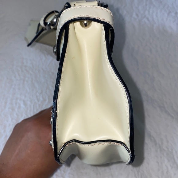 GUESS Satchel Handbag - Picture 4 of 16